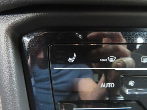 Used 2025 Volkswagen Taos SE AWD/4WD image 51