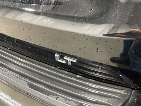 Used 2024 Chevrolet Suburban LT image 18