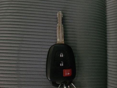 Used 2016 Toyota Prius C Persona Series image 32