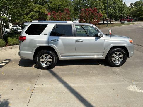 Used 2012 Toyota 4Runner SR5 RWD image 11