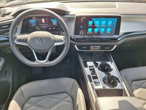 Used 2024 Volkswagen Atlas Cross Sport SE FWD image 11