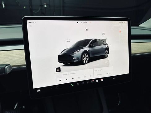 Used 2023 Tesla Model Y Long Range AWD/4WD image 32