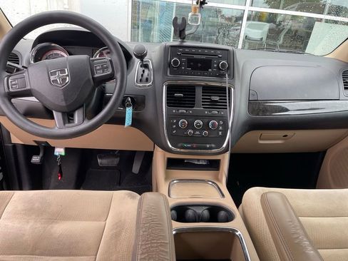 Used 2016 Dodge Grand Caravan SXT FWD image 10