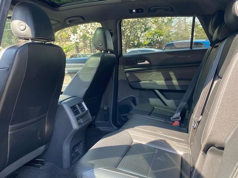 Used 2022 Volkswagen Atlas Cross Sport SE w/ Panoramic Sunroof Package image 19