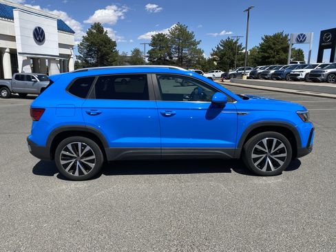 Used 2023 Volkswagen Taos SE w/ Panoramic Sunroof Package FWD image 43