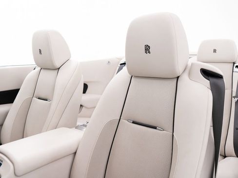 Certified 2018 Rolls-Royce Dawn RWD image 23