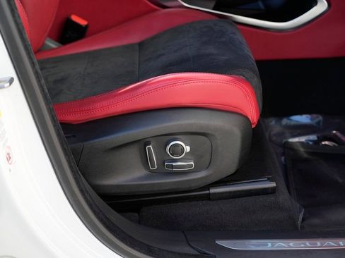 Used 2022 Jaguar F-PACE SVR image 36