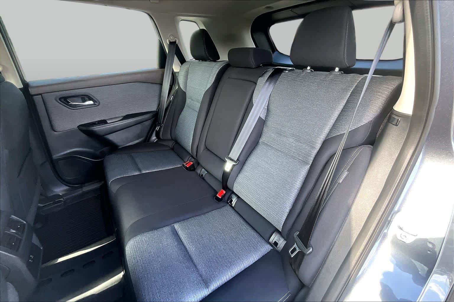 Used 2023 Nissan Rogue SV FWD image 21