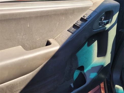 Used 2016 Nissan Frontier PRO-4X image 6