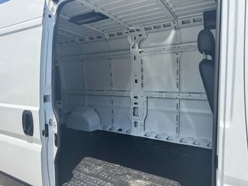 Used 2026 RAM ProMaster 2500 w/ Convenience Group FWD image 31