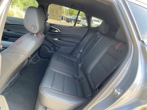 Used 2025 Chevrolet Trax RS image 9