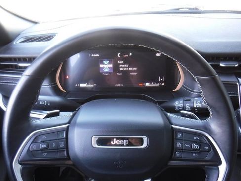 Used 2021 Jeep Grand Cherokee L Laredo image 32