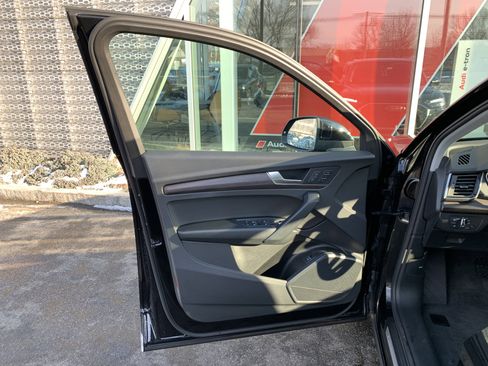 Used 2023 Audi Q5 2.0T Premium w/ Convenience Package image 8