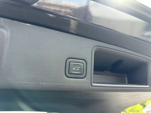 Used 2024 GMC Terrain SLT FWD image 42