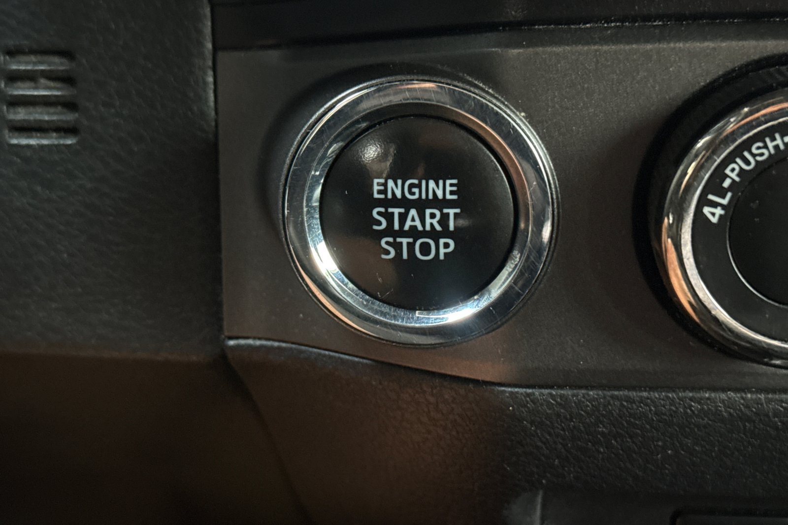 Used 2019 Toyota Tacoma TRD Off-Road AWD/4WD image 33