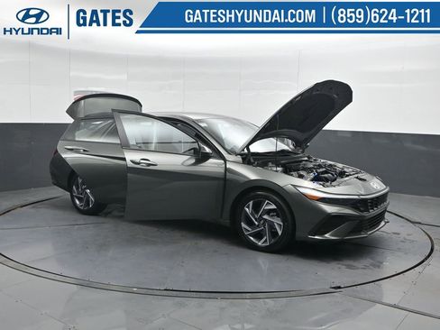 Used 2025 Hyundai Elantra Sport image 55