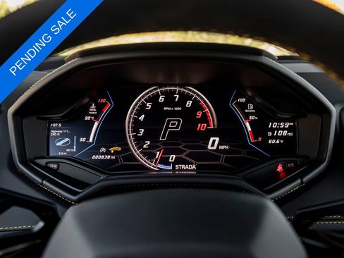 Used 2022 Lamborghini Huracan EVO RWD image 17