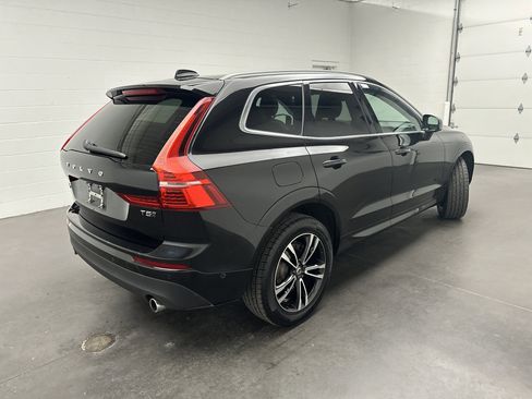 Used 2018 Volvo XC60 T5 Momentum w/ Convenience Package image 9