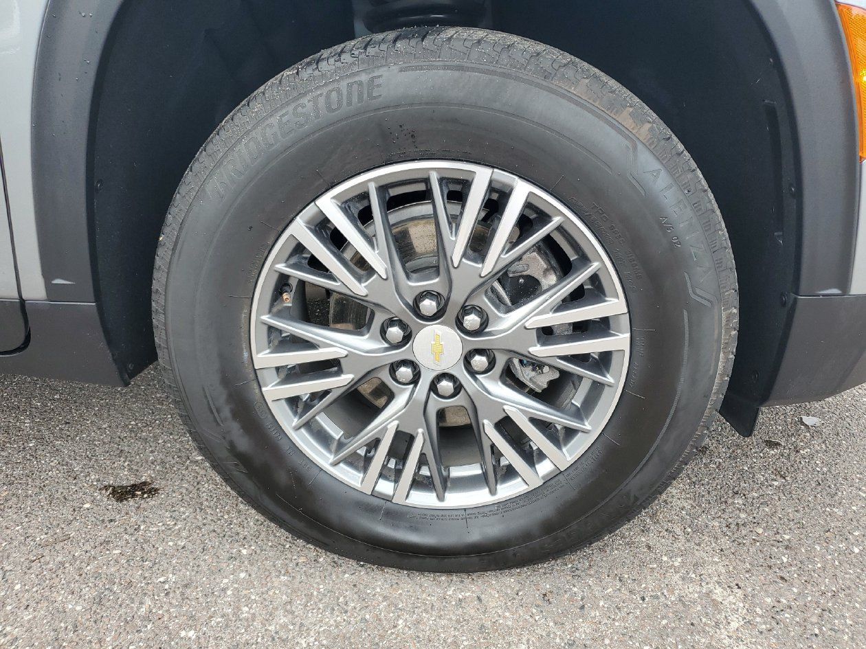 Used 2026 Chevrolet Traverse LT FWD image 5