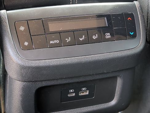 Used 2025 Nissan Pathfinder SV AWD/4WD image 32
