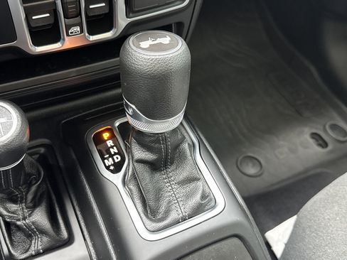 Used 2025 Jeep Wrangler Unlimited Sport AWD/4WD image 22