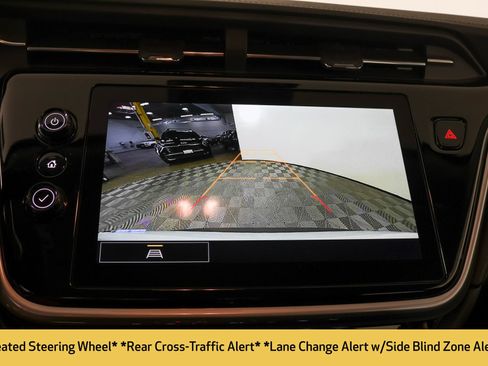 Used 2023 Chevrolet Bolt EUV LT w/ Comfort Package FWD image 8