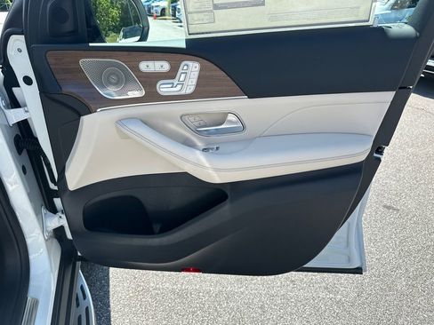 New 2026 Mercedes-Benz GLS 450 4MATIC image 15