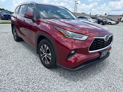 Used 2021 Toyota Highlander XLE AWD/4WD image 7