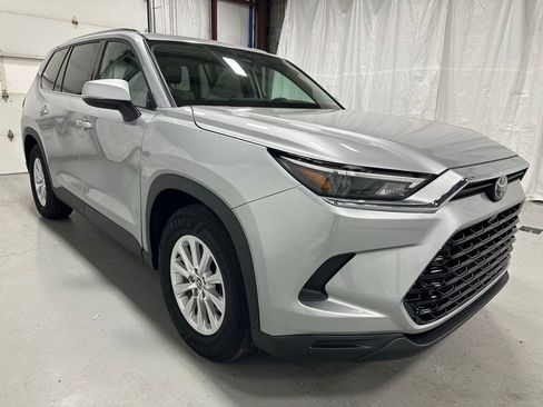 Used 2025 Toyota Grand Highlander AWD image 1