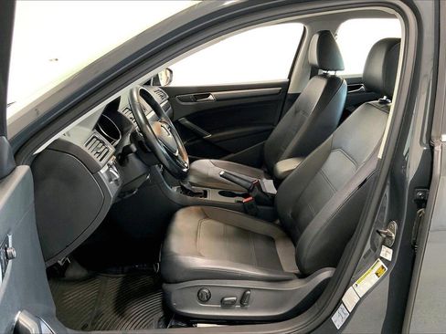 Used 2017 Volkswagen Passat 1.8T R-Line image 18