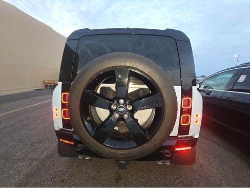 Used 2023 Land Rover Defender 110 V8 AWD/4WD image 6