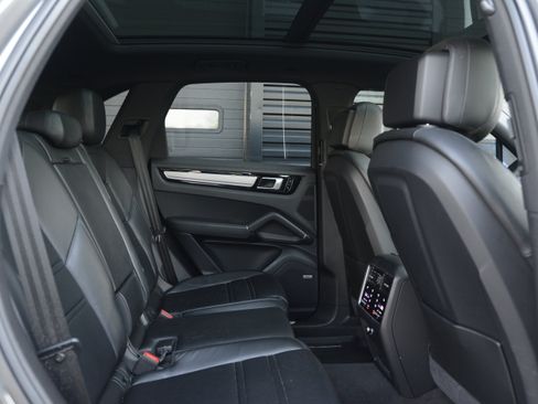 Certified 2021 Porsche Cayenne AWD/4WD image 27