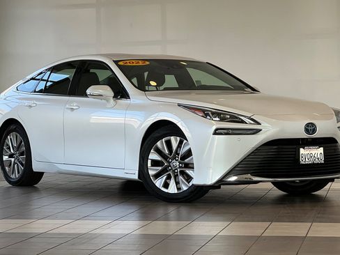 Used 2021 Toyota Mirai XLE image 2