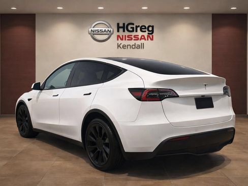 Used 2021 Tesla Model Y Long Range AWD/4WD image 2