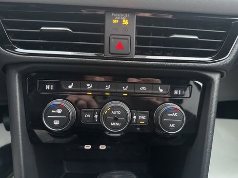 Used 2024 Volkswagen Taos SE image 26