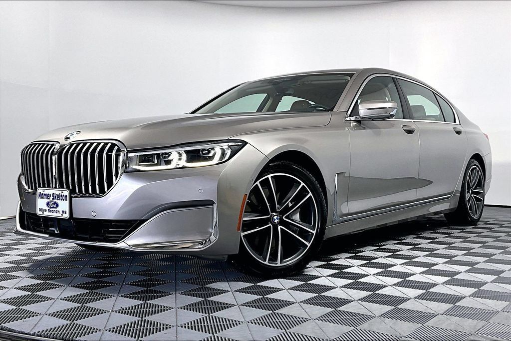 Used 2022 BMW 750i xDrive AWD/4WD image 2