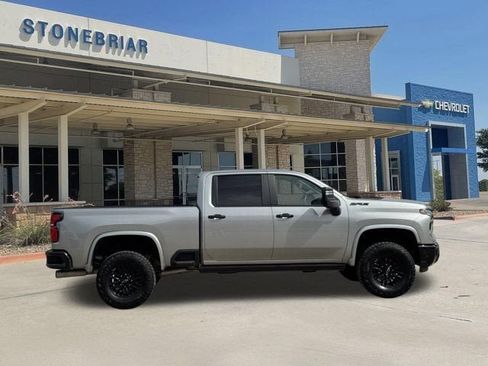 Used 2025 Chevrolet Silverado 2500 ZR2 w/ Technology Package AWD/4WD image 4