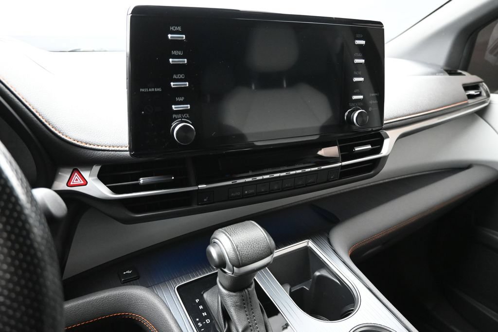 Used 2024 Toyota Sienna XSE FWD image 13