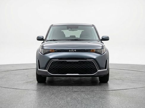 Used 2025 Kia Soul LX w/ LX Technology Package FWD image 2