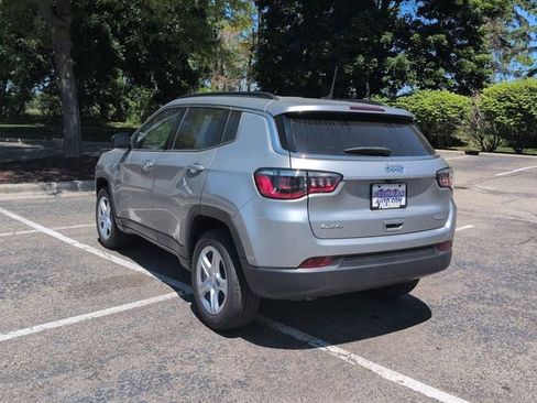 Used 2024 Jeep Compass Latitude w/ Convenience Group AWD/4WD image 5
