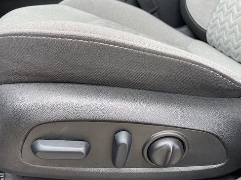 Used 2022 Chevrolet Equinox LT FWD image 25
