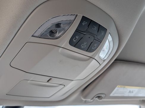 Used 2024 Chrysler Pacifica Limited FWD image 32