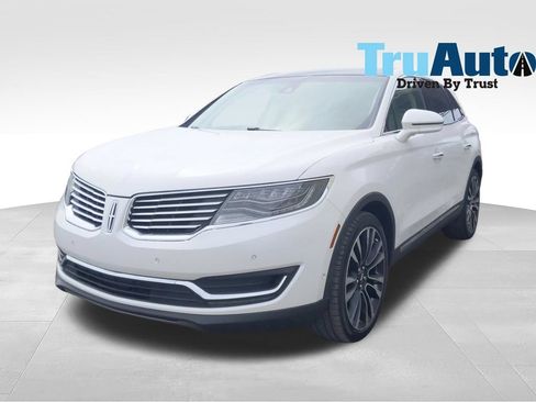 Used 2016 Lincoln MKX Reserve w/ Luxury Package FWD image 3