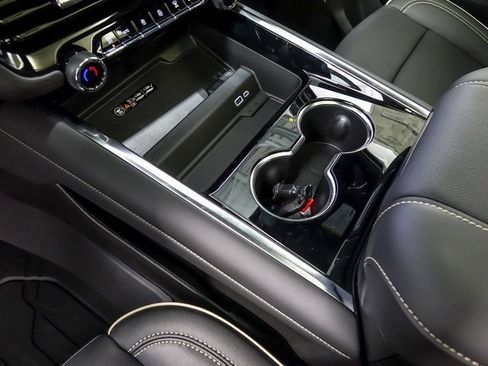 New 2026 Chevrolet Suburban Premier image 23