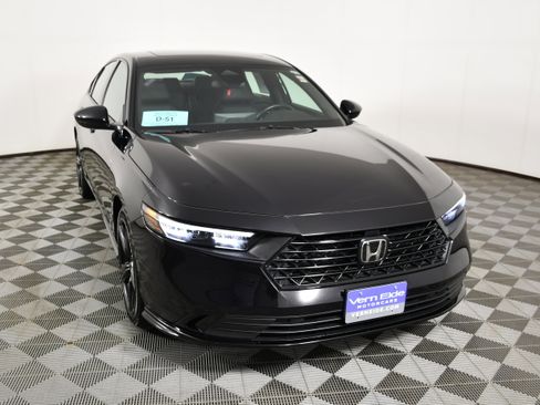 Used 2023 Honda Accord Sport image 3