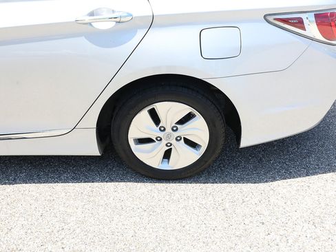 Used 2015 Hyundai Sonata Hybrid FWD image 4