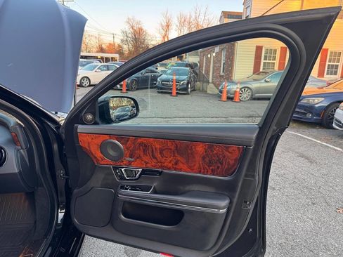 Used 2016 Jaguar XJ R-Sport image 26