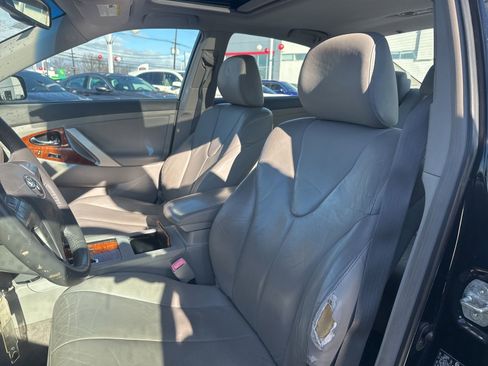 Used 2010 Toyota Camry XLE image 11