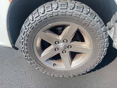 Used 2014 RAM 1500 Express AWD/4WD image 9