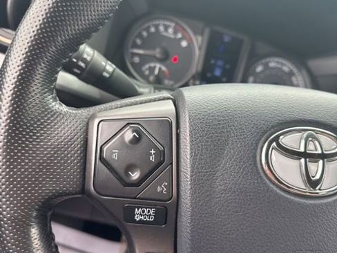 Used 2020 Toyota Tacoma TRD Off-Road AWD/4WD image 29